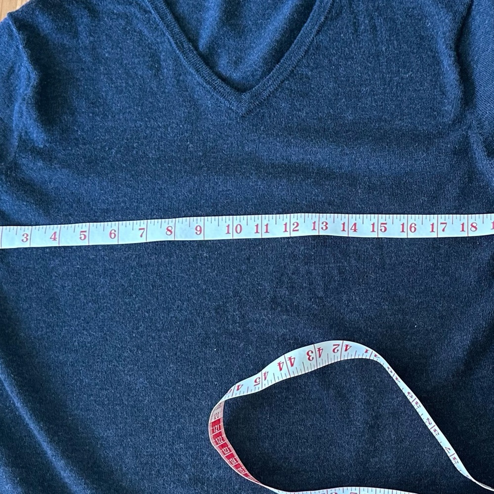 J Crew Men's Slim 100% Merino Wool Charcoal Gray V Neck Sweater:  Large - Picture 6 of 8